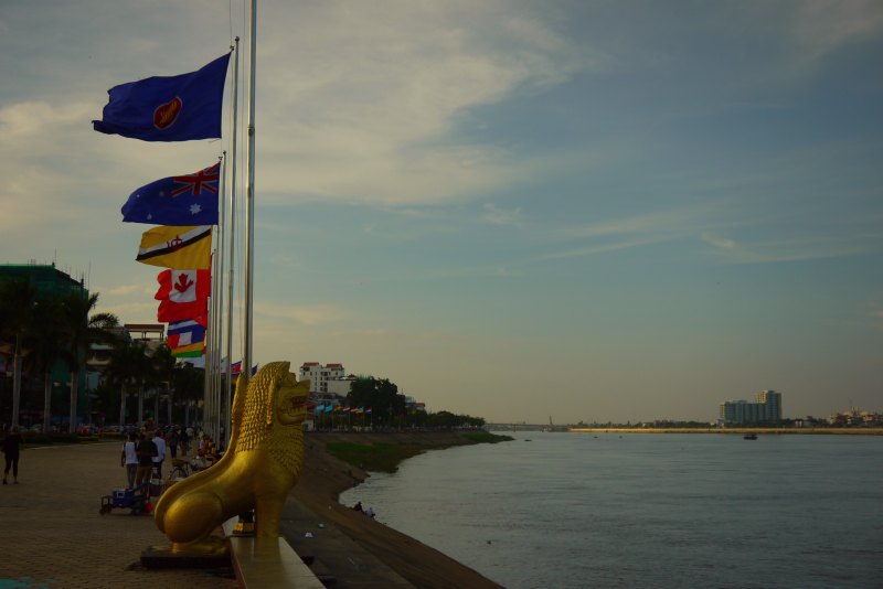 Promenade entlang des Mekongs in Phnom Phen