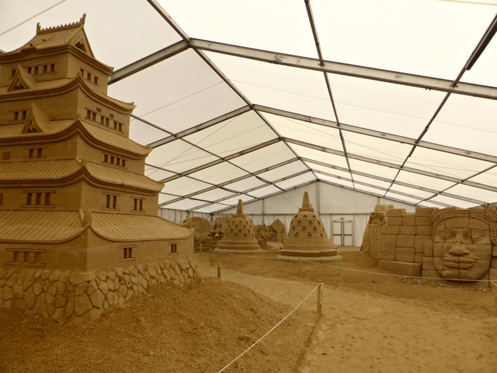 Asien beim Sandskulpturen Festival auf Usedom
