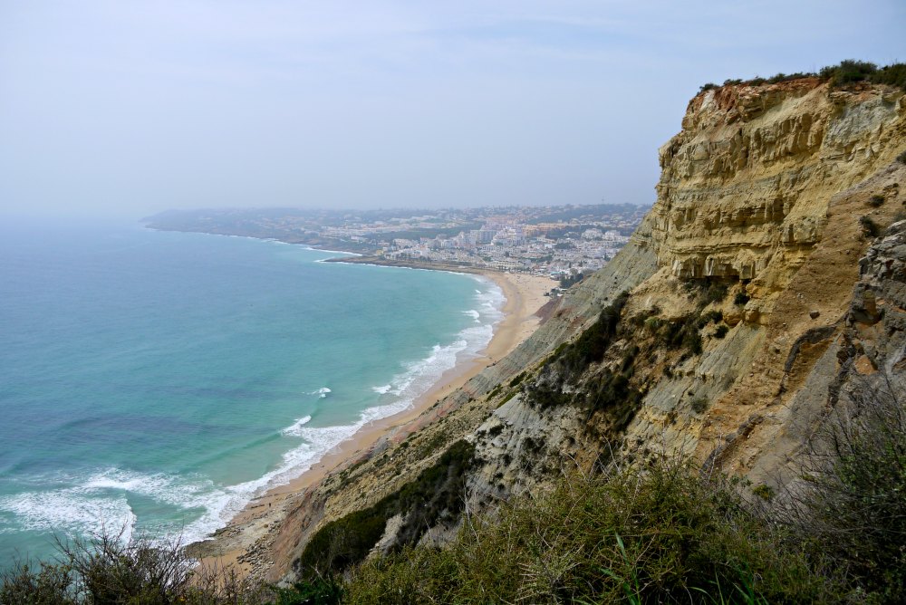 Ausblick auf Praia da Luz an der Algarve