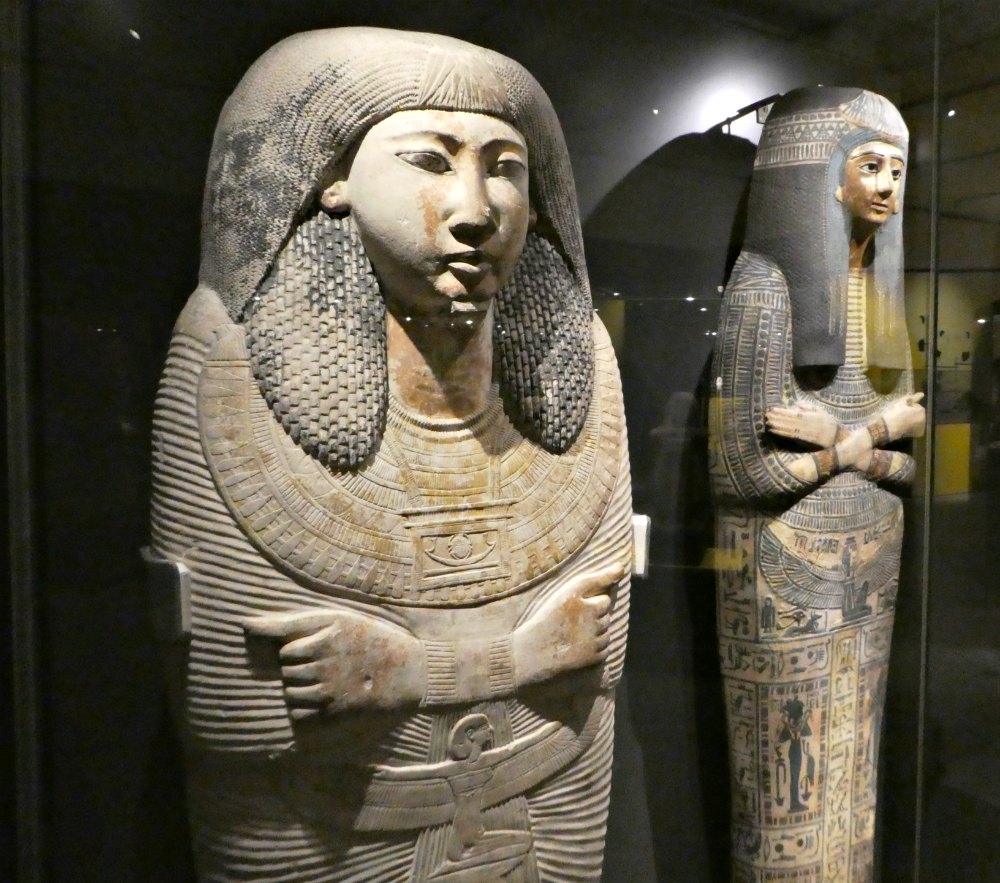 Sarkophage in der Ramses Ausstellung