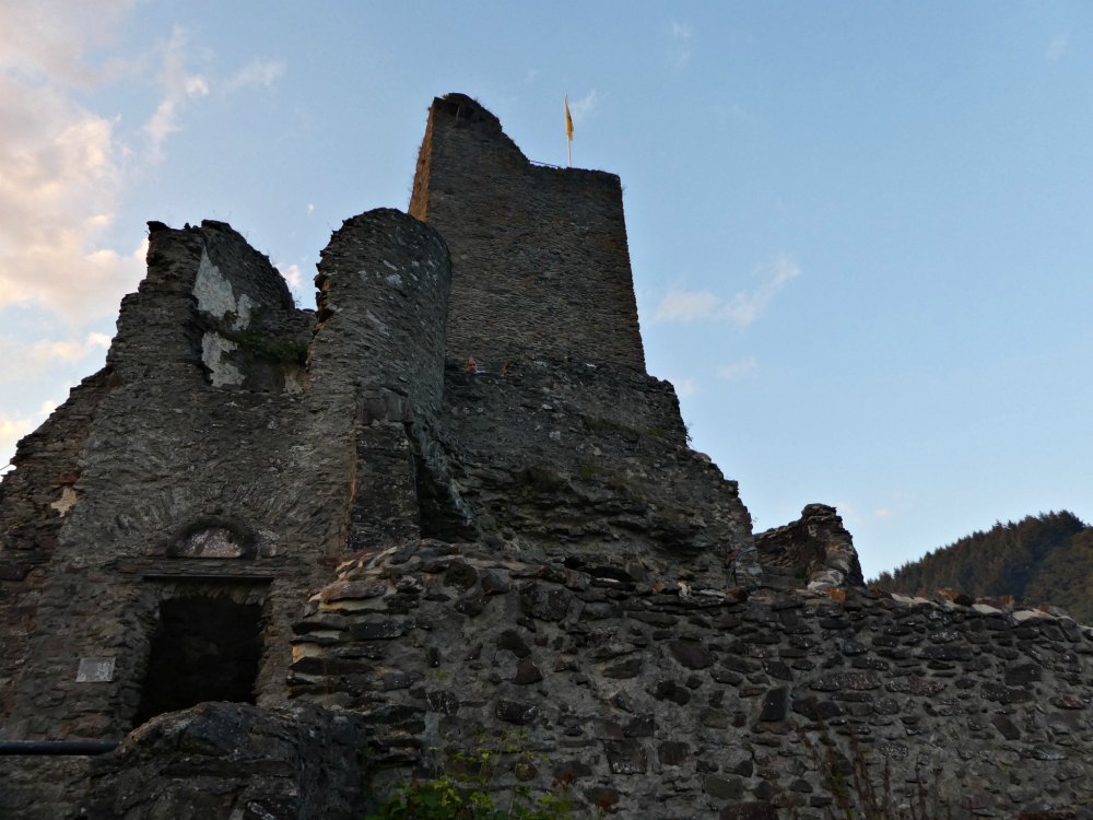 Historisches Burgenfest in Manderscheid: Bergfried und Niederburg