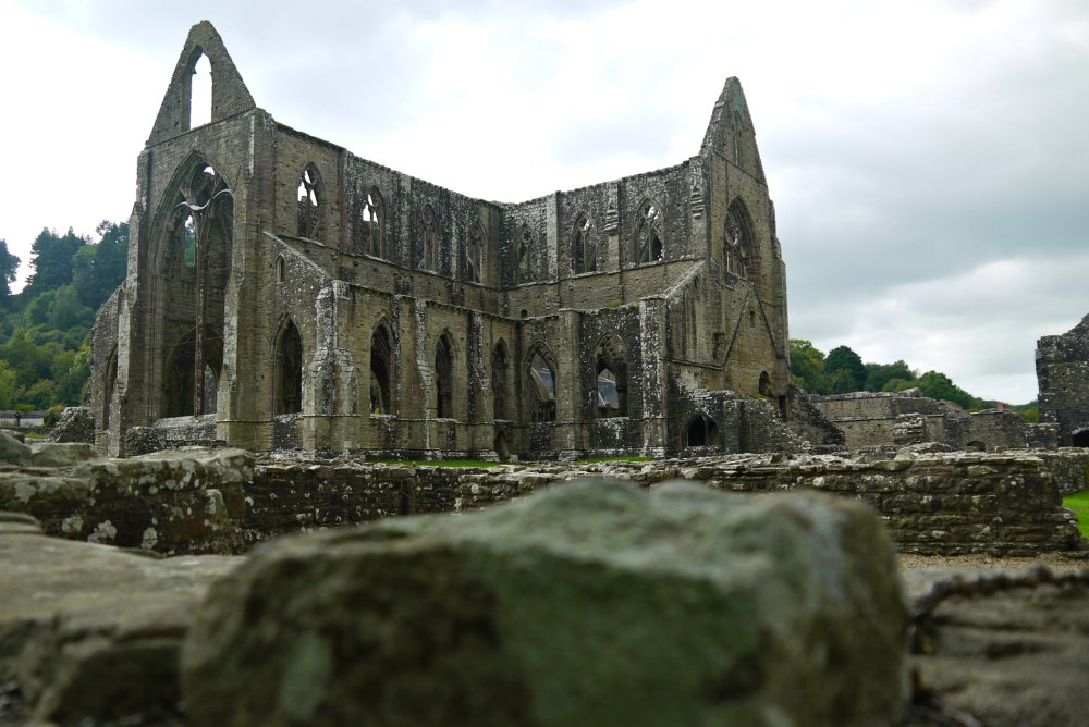 Historische Klostermauern: Tintern Abbey in Wales