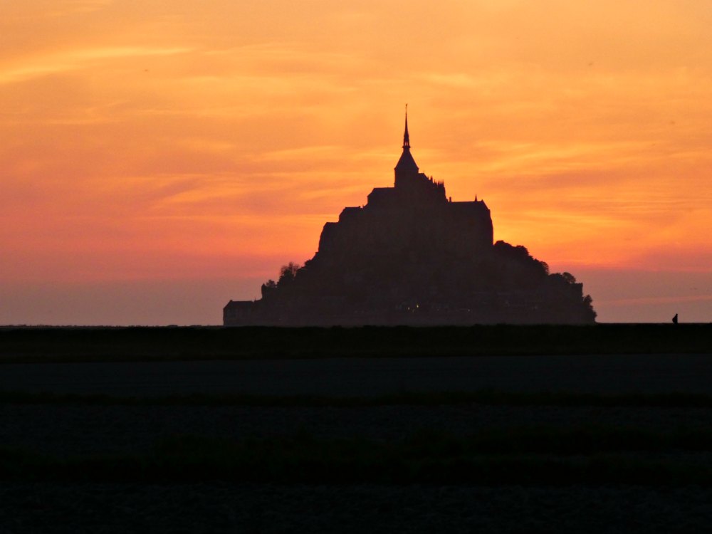 Sonnenuntergang am Mont Saint Michel in der Normandie