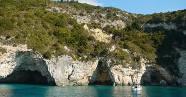 Segelurlaub im Ionischen Meer: Blaue Grotten von Paxos
