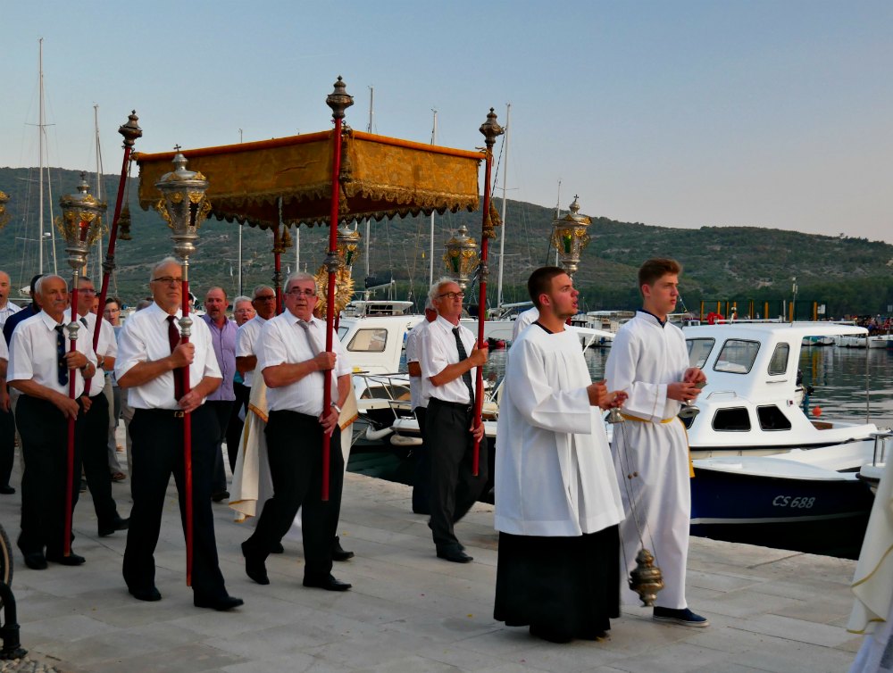 Kroatien: Fronleichnam-Prozession in Cres