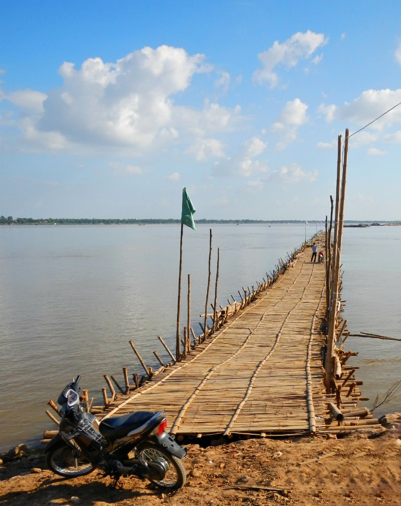 Kambodscha: Bambusbrücke über den Mekong