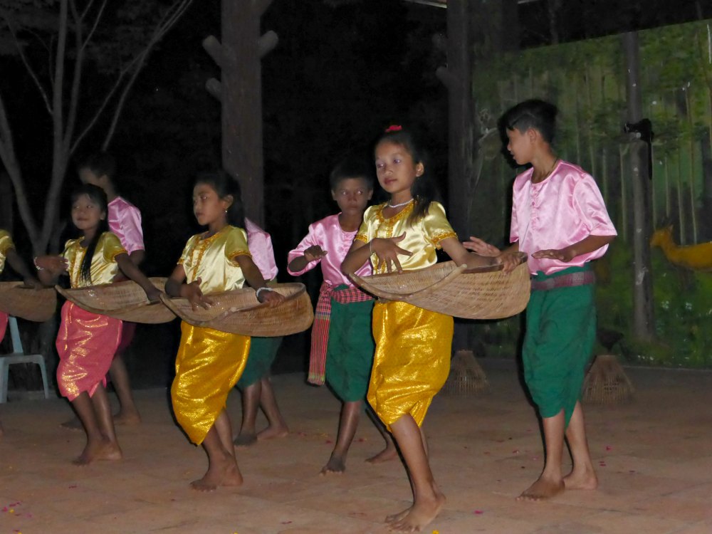 Besucherzentrum Chambok: Traditionelle Khmer-Tänze