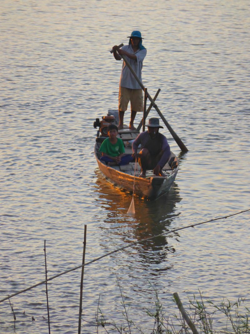 Fischerboot im Mekong bei Kampong Cham