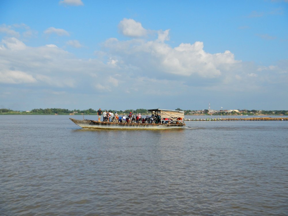 Kampong Cham: Fähre im Pendelverkehr