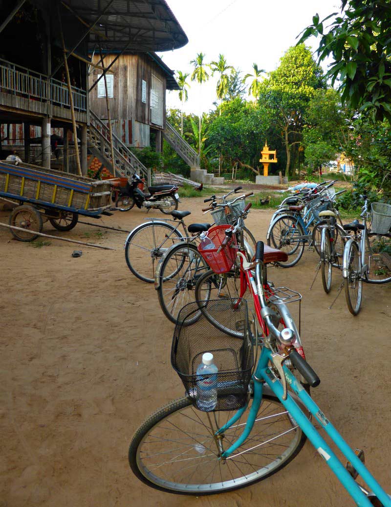 Radtour Koh Pen: Zwischenstopp bei einer Familie im Dorf
