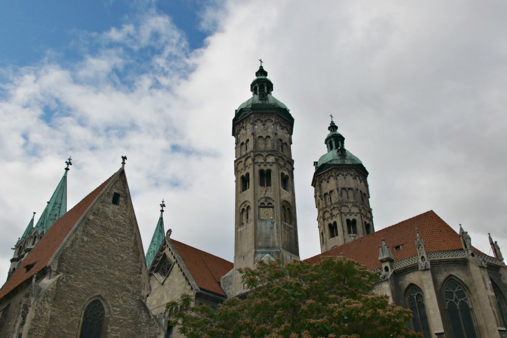 Romanik und Gotik vereint in den Türmen des Naumburger Doms