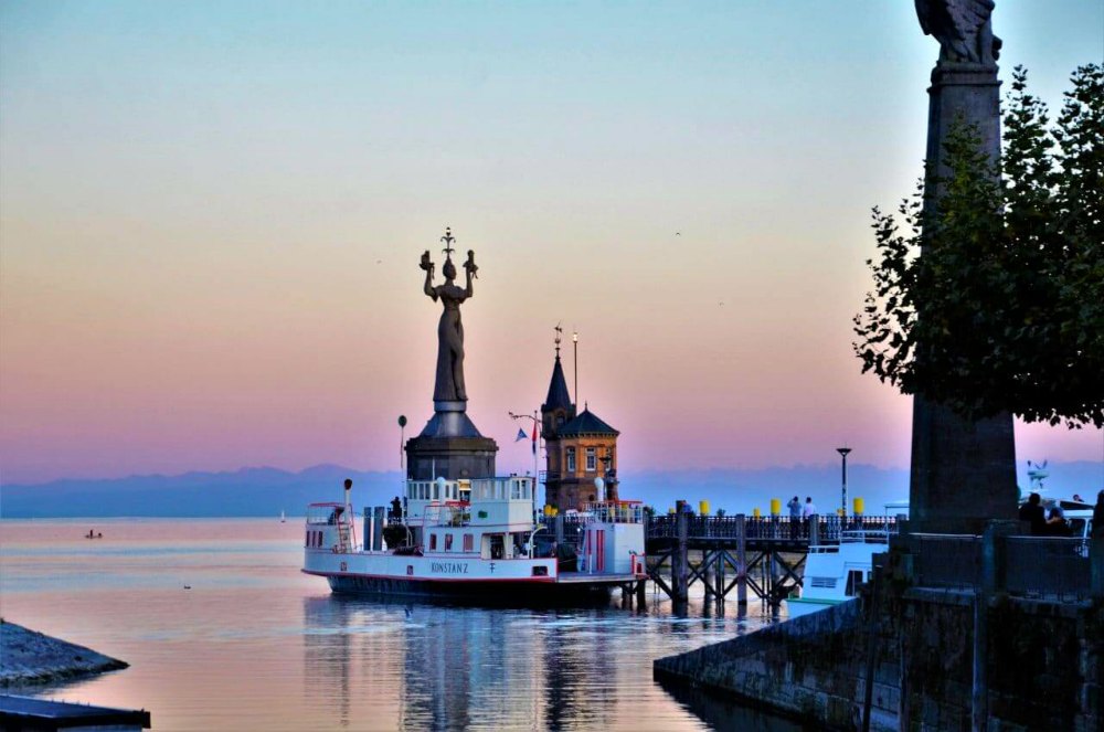 Sonnenuntergang am Hafen von Konstanz | Bild: Urlaubsreise.blog