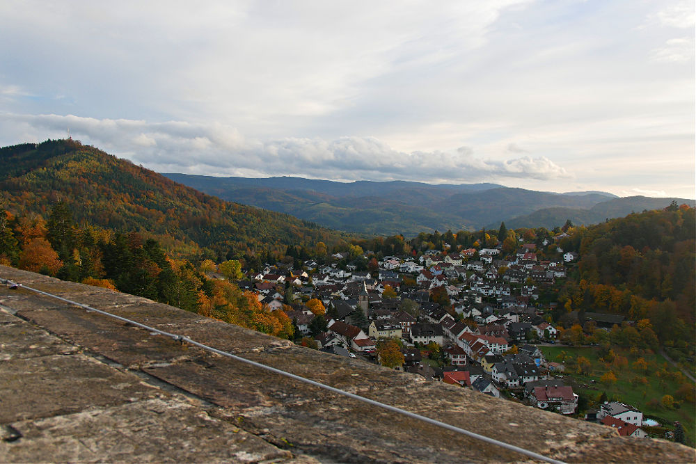Blick vom Burgturm hinunter auf Ebersteinburg