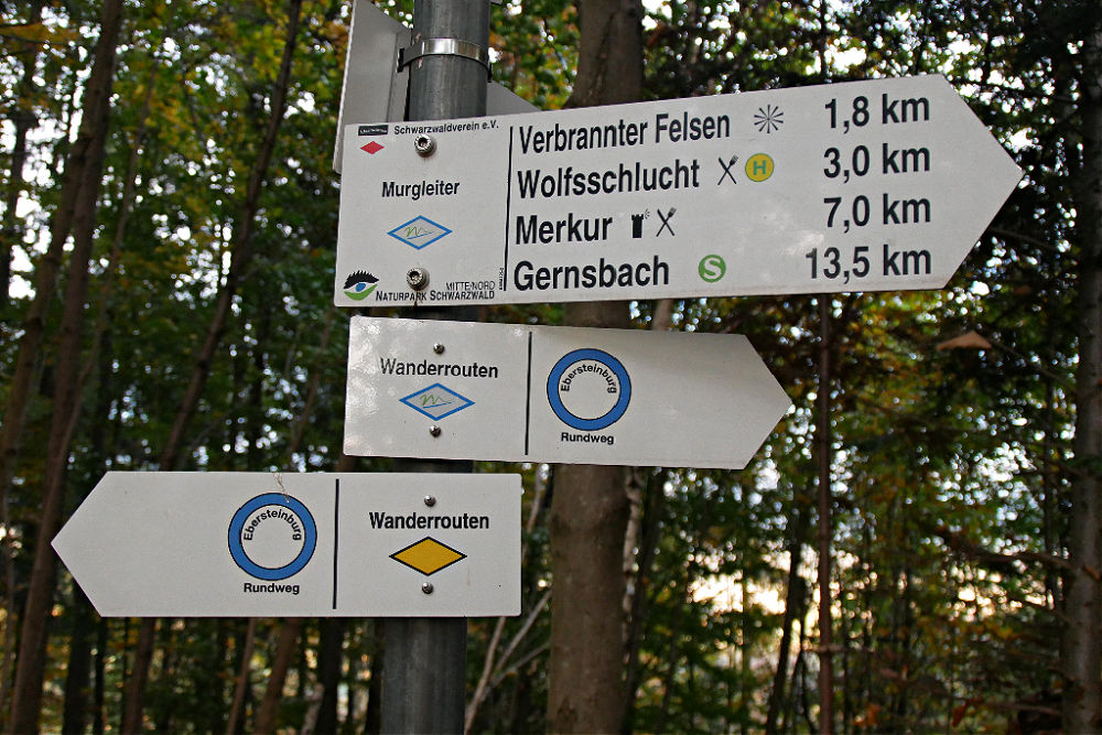 Hinweisschilder Ebersteinburg-Rundweg bei Baden-Baden