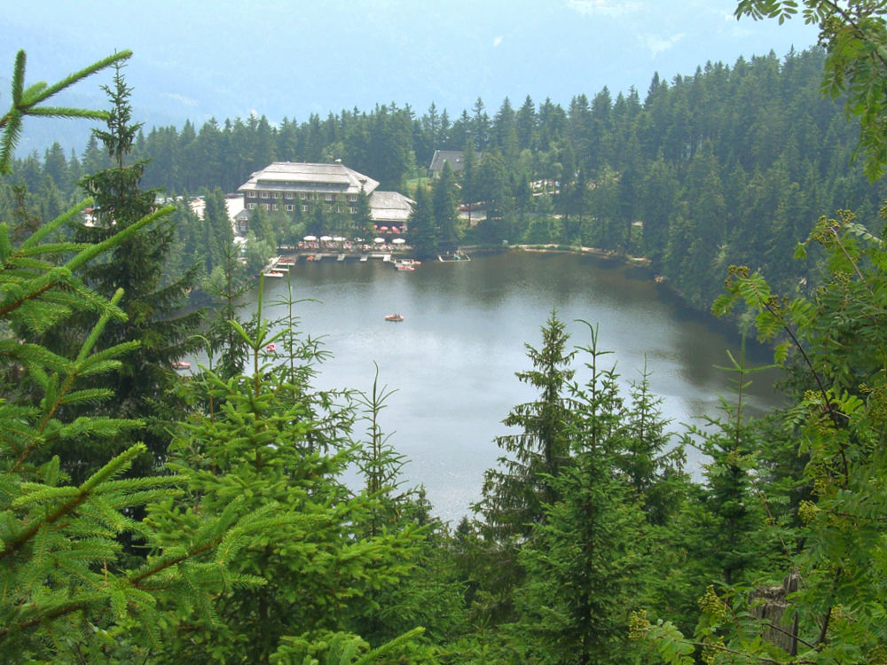 Blick aufs Berghotel Mummelsee