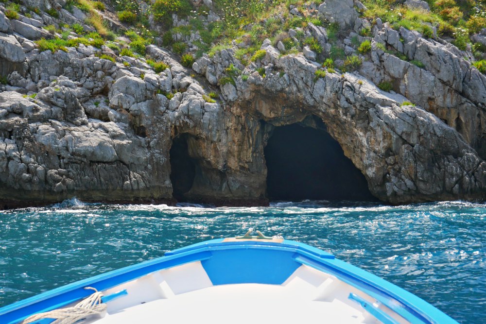 Mit dem Boot zu den Blauen Grotten von Palinuro