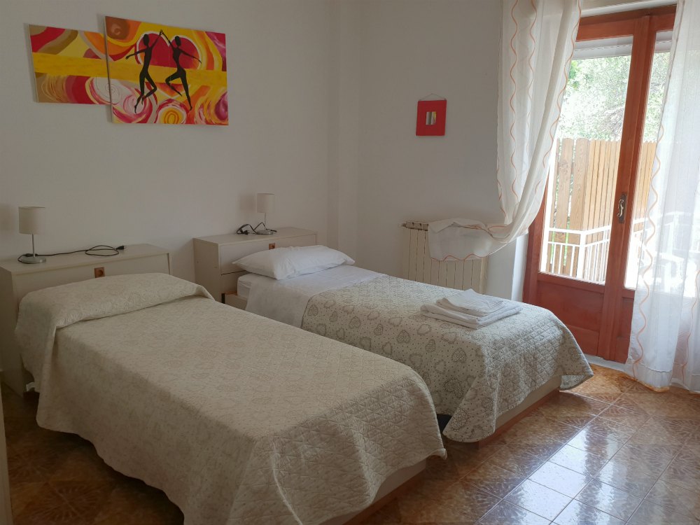 Casa Vacanze Jose: Zweibettzimmer mit Zugang zur Terrasse