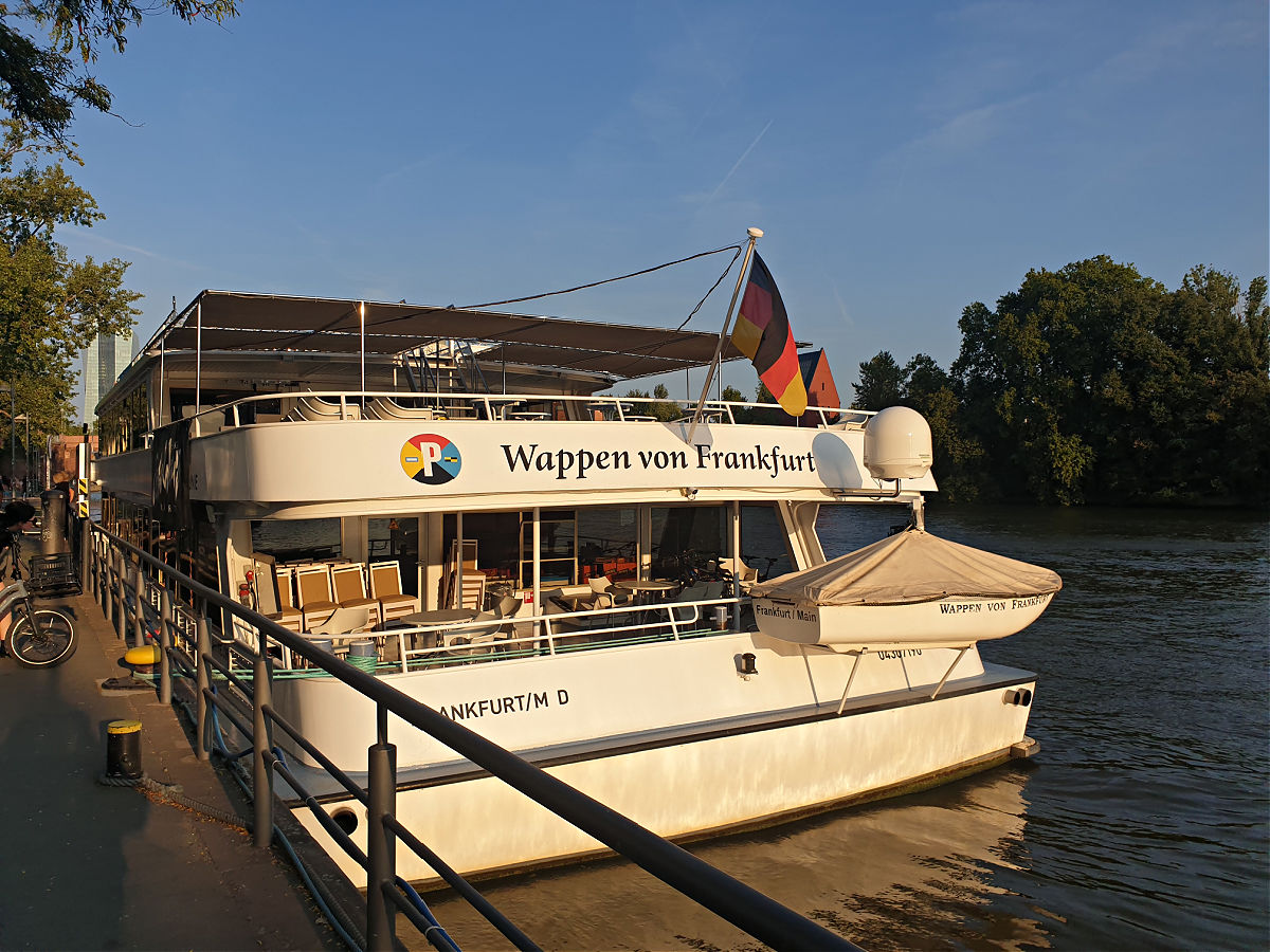 Main Indie Cruise mit der Wappen von Frankfurt