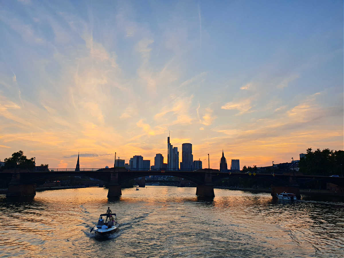 Frankfurter Skyline im Sonnenuntergang