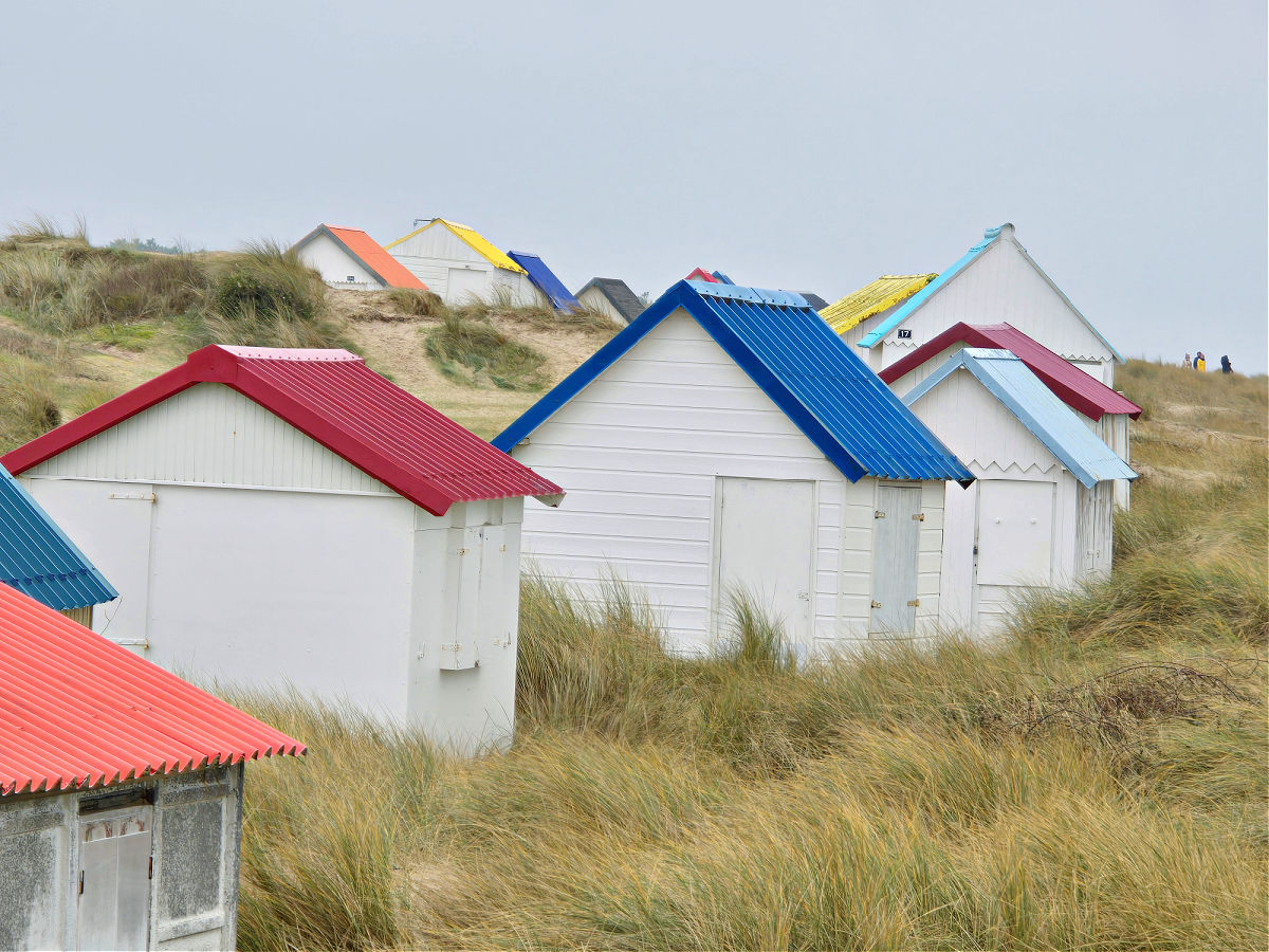 Farbtupfer im Grau: Cabanes de Gouville