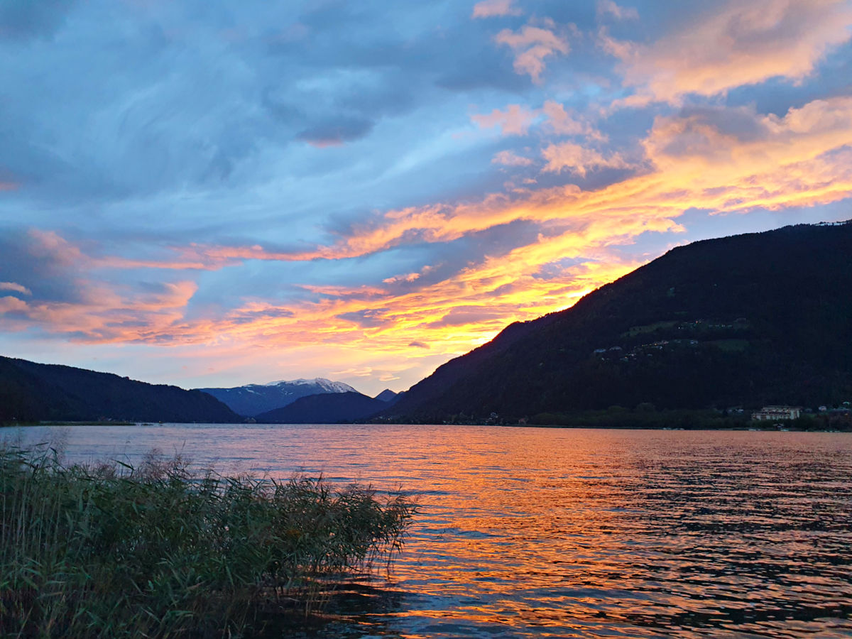 Abenddämmerung am Ossiacher See