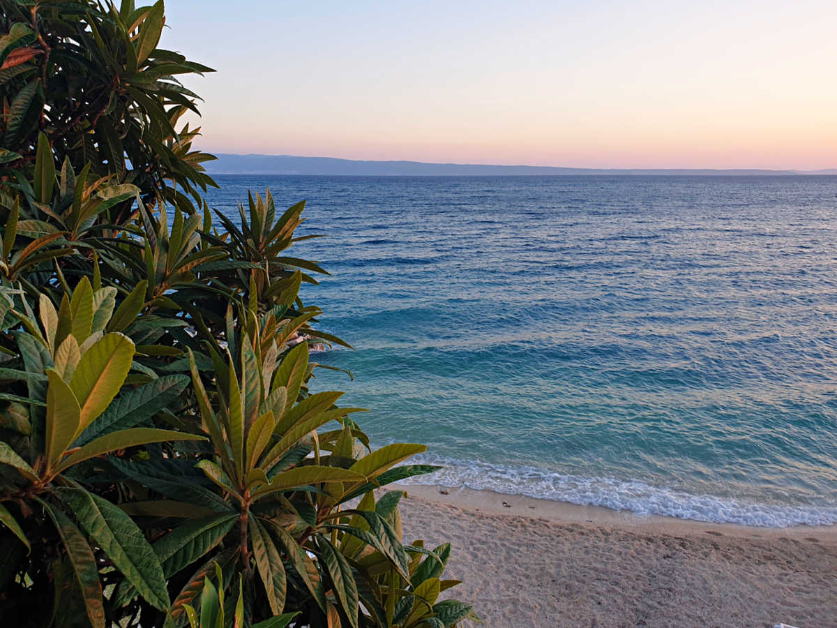 Blick vom Balkon aufs Meer